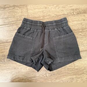 Athleta Cabo Linen 4” Shorts in Black
